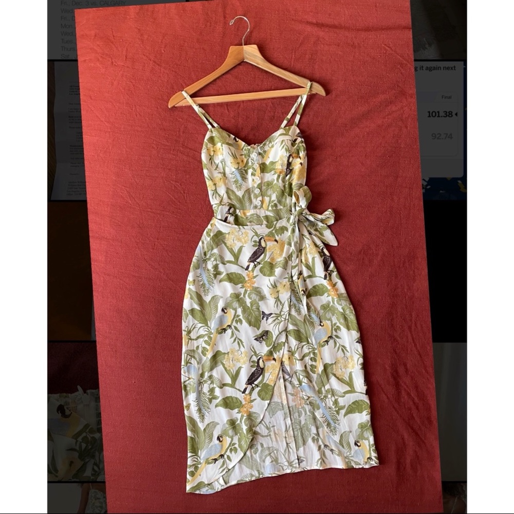 Feminine tropical mid-length dress